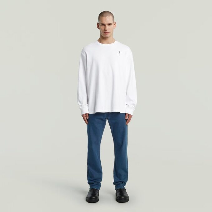T-shirt med broderad text baktill