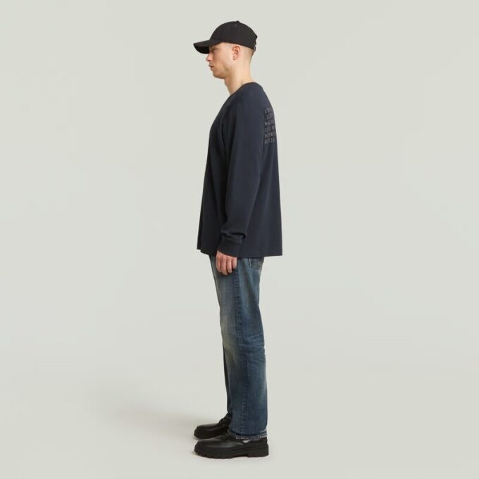 T-shirt med broderad text baktill