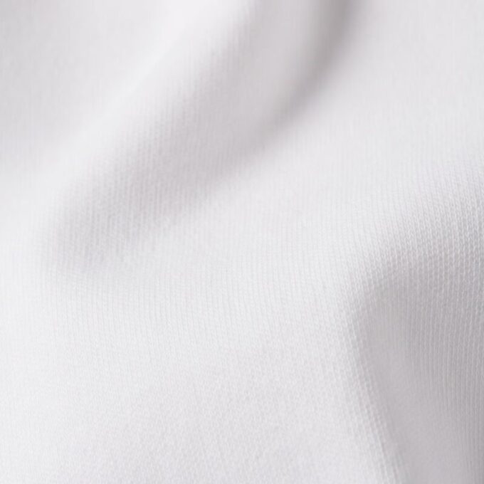 T-shirt med broderad text baktill