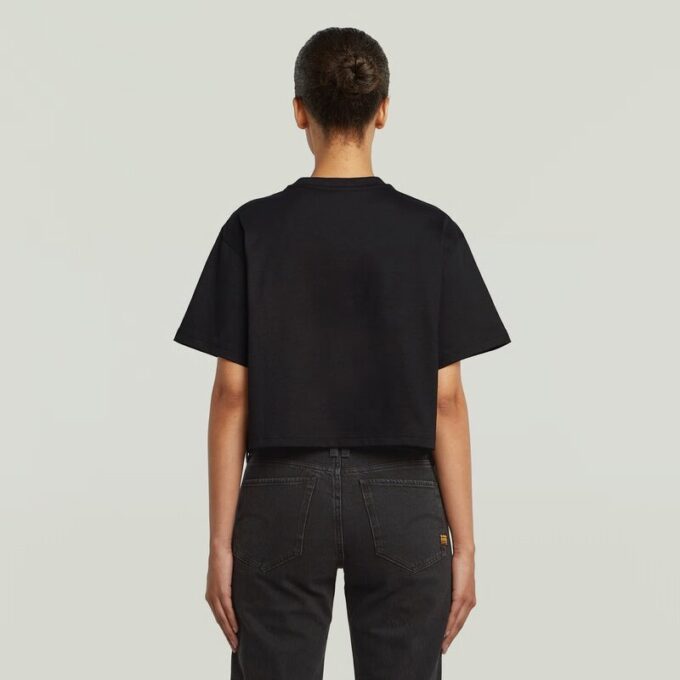 T-shirt med filtlogotyp och boxig design T-shirt med filtlogotyp och boxig design