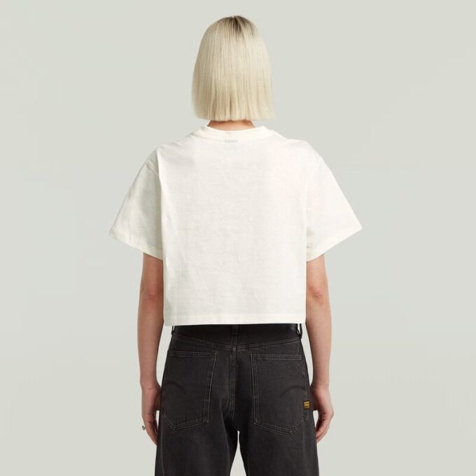 T-shirt med filtlogotyp och boxig design T-shirt med filtlogotyp och boxig design