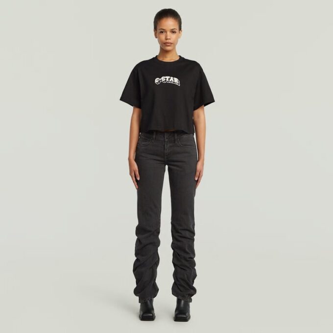 T-shirt med filtlogotyp och boxig design T-shirt med filtlogotyp och boxig design