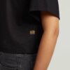 T-shirt med filtlogotyp och boxig design T-shirt med filtlogotyp och boxig design