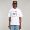 T-shirt med grafisk design och boxig design