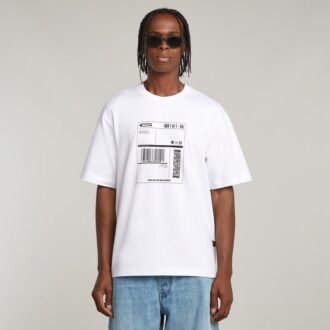 T-shirt med grafisk design och boxig design