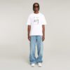 T-shirt med grafisk design och boxig design