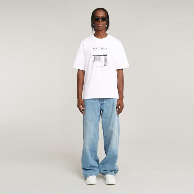 T-shirt med grafisk design och boxig design