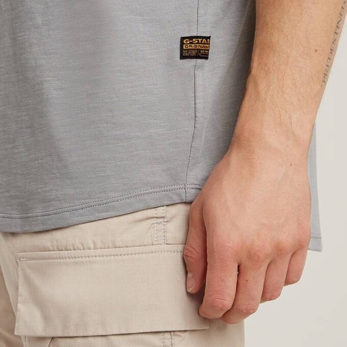 T-shirt med grafisk design och fransar