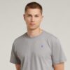 T-shirt med grafisk design och fransar