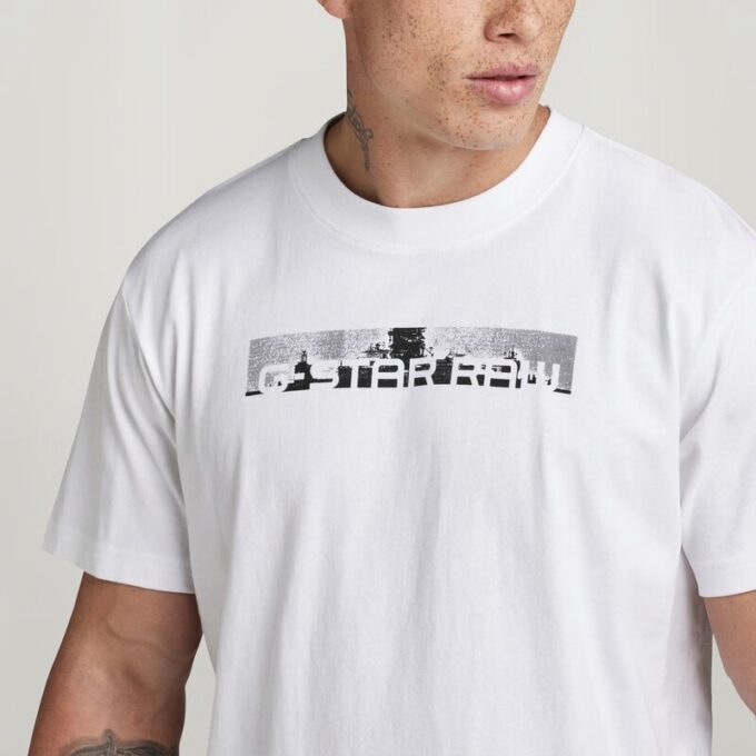T-shirt med grafisk lös passform och tryck på baksidan av cockpiten