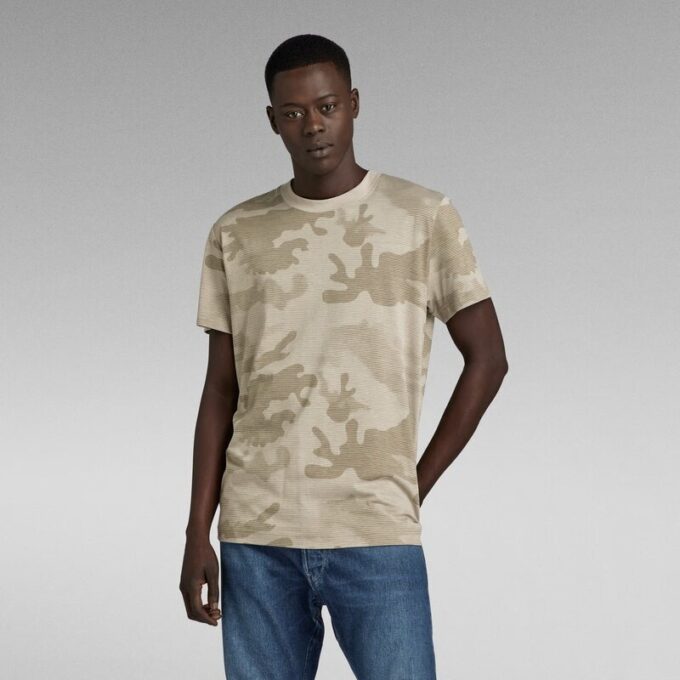 T-shirt med kamouflagemönster T-shirt med kamouflagemönster