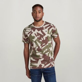 T-shirt med kamouflagemönster