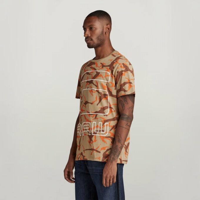 T-shirt med kamouflagemönster T-shirt med kamouflagemönster