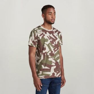 T-shirt med kamouflagemönster