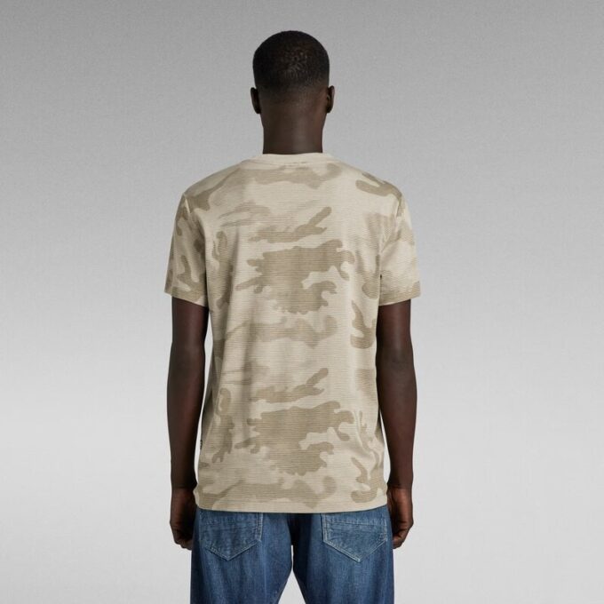 T-shirt med kamouflagemönster T-shirt med kamouflagemönster