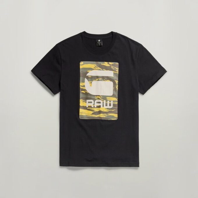 T-shirt med kamouflagemönster T-shirt med kamouflagemönster