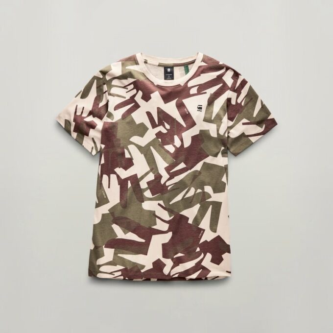 T-shirt med kamouflagemönster