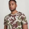 T-shirt med kamouflagemönster