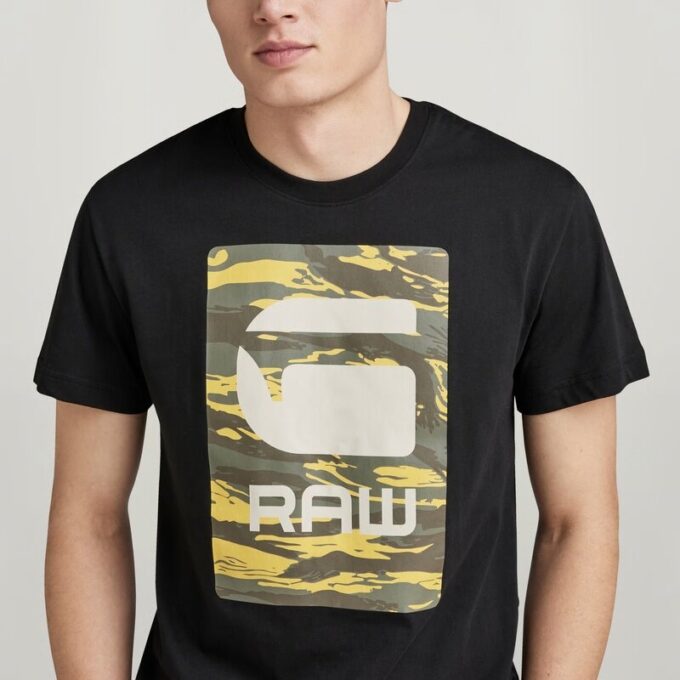 T-shirt med kamouflagemönster T-shirt med kamouflagemönster