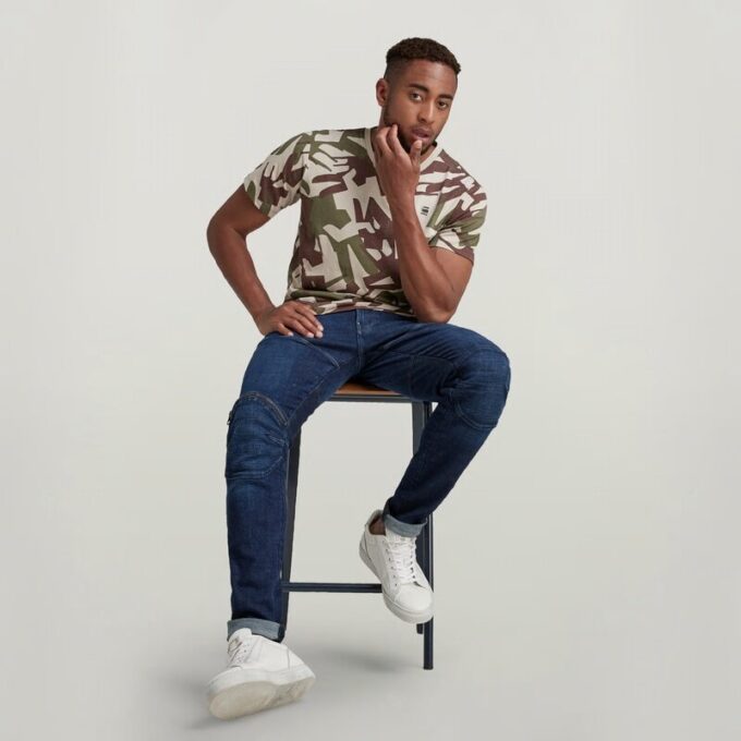 T-shirt med kamouflagemönster