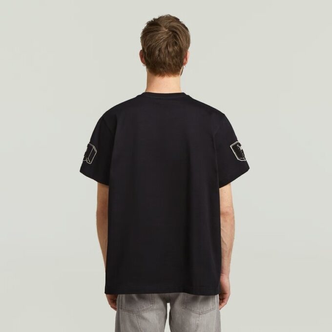 T-shirt med lappar och lös passform T-shirt med lappar och lös passform