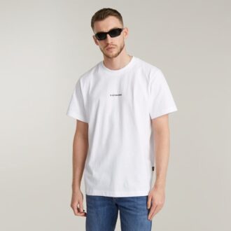 T-shirt med logotyp i mitten av bröstet