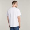 T-shirt med logotyp i mitten av bröstet