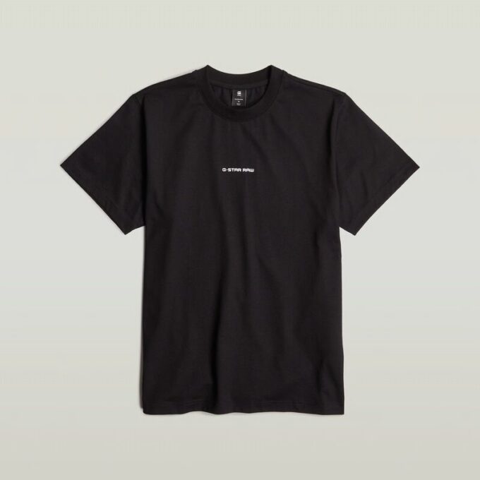 T-shirt med logotyp i mitten av bröstet