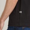 T-shirt med logotyp i mitten av bröstet