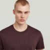 T-shirt med logotyp och kontur T-shirt med logotyp och kontur