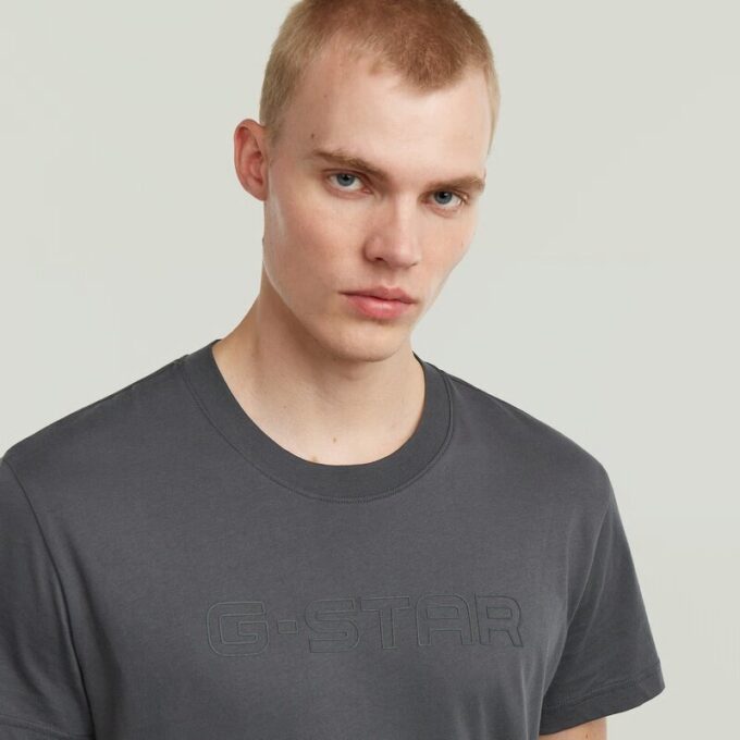 T-shirt med logotyp och kontur T-shirt med logotyp och kontur