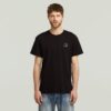 T-shirt med logotyp på bröstet T-shirt med logotyp på bröstet