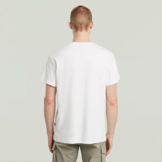 T-shirt med logotyp på bröstet