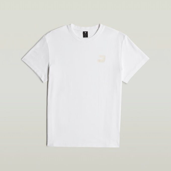 T-shirt med logotyp på bröstet T-shirt med logotyp på bröstet