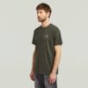 T-shirt med logotyp på bröstet
