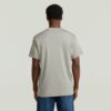 T-shirt med löst tryck och tryck på bröstet T-shirt med löst tryck och tryck på bröstet