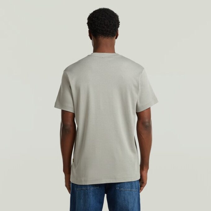 T-shirt med löst tryck och tryck på bröstet T-shirt med löst tryck och tryck på bröstet