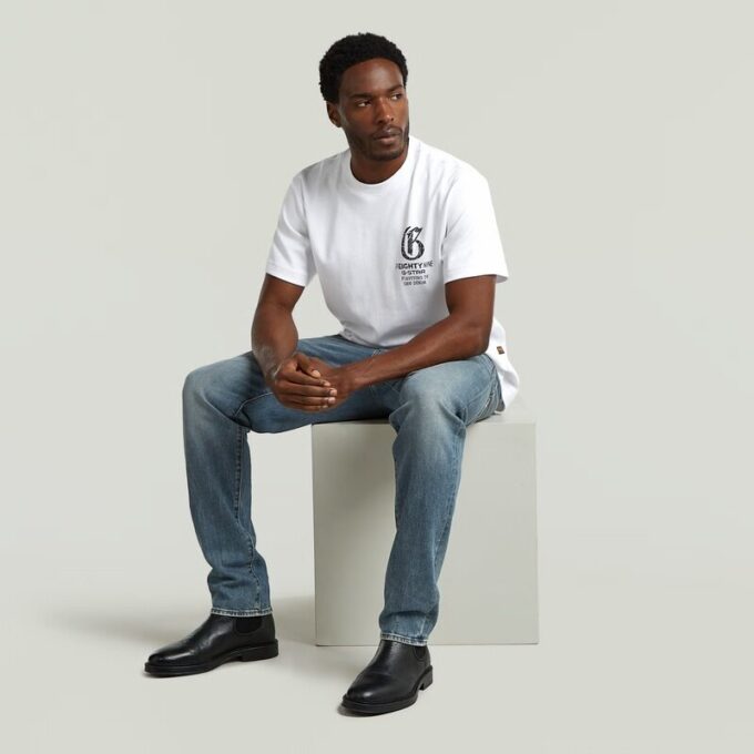 T-shirt med löst tryck och tryck på bröstet