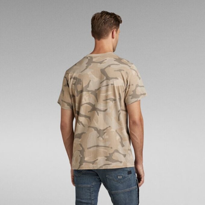 T-shirt med löstryck och kamouflagemönster T-shirt med löstryck och kamouflagemönster