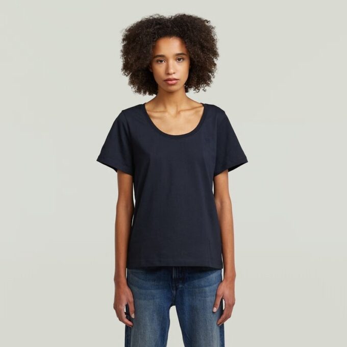 T-shirt med rund halsringning T-shirt med rund halsringning