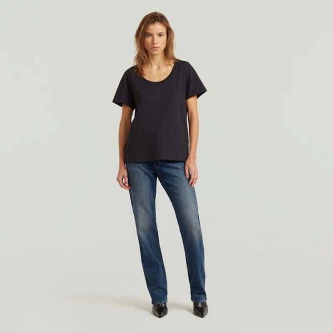T-shirt med rund halsringning T-shirt med rund halsringning