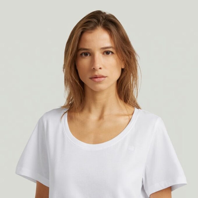 T-shirt med rund halsringning T-shirt med rund halsringning