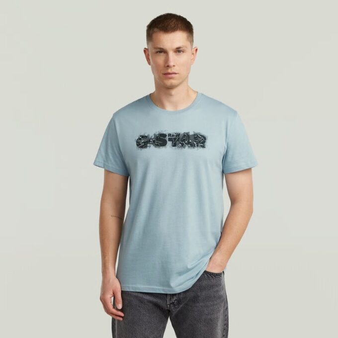 T-shirt med sliten logotyp och grafik T-shirt med sliten logotyp och grafik