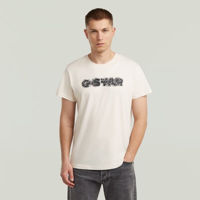 T-shirt med sliten logotyp och grafik