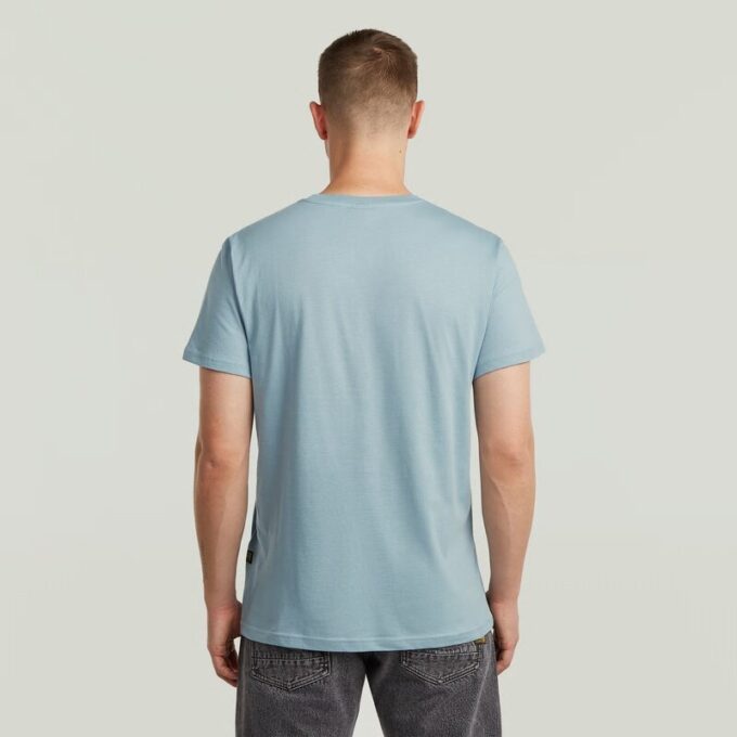 T-shirt med sliten logotyp och grafik T-shirt med sliten logotyp och grafik