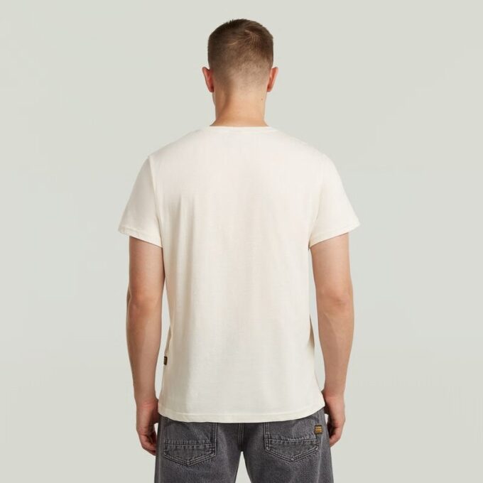 T-shirt med sliten logotyp och grafik