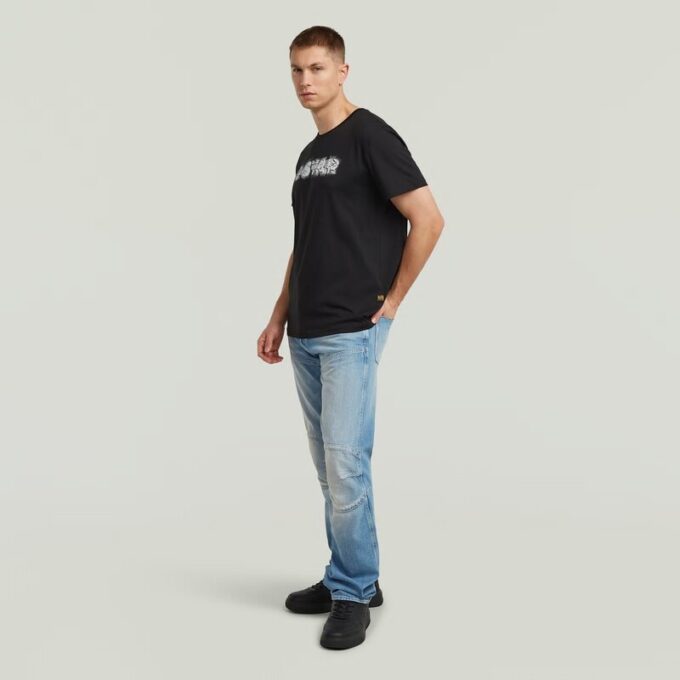 T-shirt med sliten logotyp och grafik T-shirt med sliten logotyp och grafik