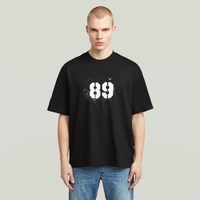 T-shirt med sprayad 89-rygg T-shirt med sprayad 89-rygg