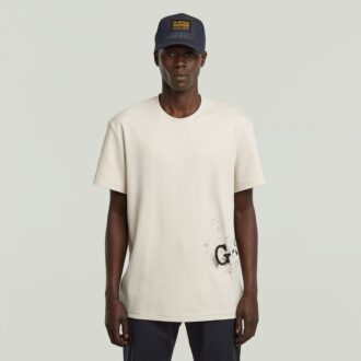 T-shirt med sprayad grafik