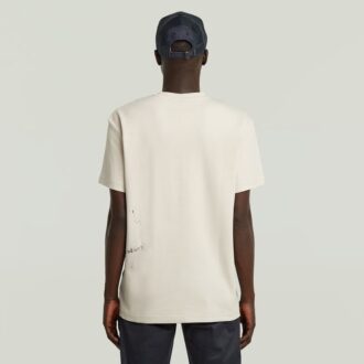 T-shirt med sprayad grafik